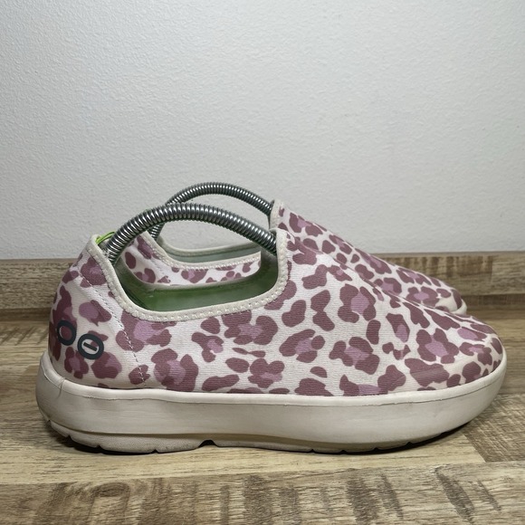 OOFOS Shoes - Oofos Oomg Eezee Low Slip-On Comfort Shoe Womens 10 Pink‎ Cream Cheetah Print